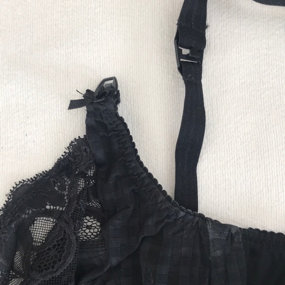 Elegant Black Lace Bra - Picture 3 of 6